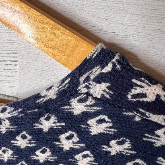 Lucky Brand Top Womens Size Medium Blue & White Geometric with Red Embroidery - Picture 11 of 16